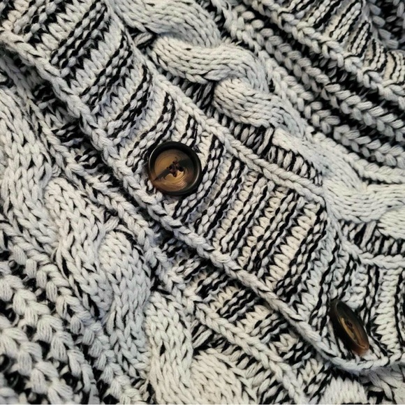 Oversized Grey Cable Knit Cardigan Long Sleeves Hip Length Buttoned - Picture 16 of 16